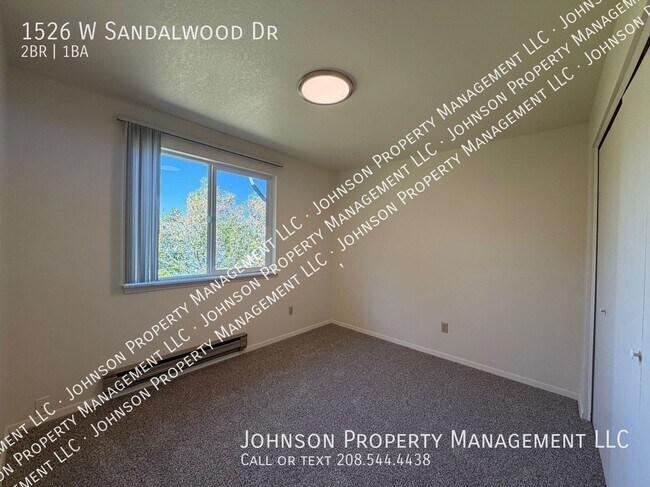 Building Photo - 1526 W Sandalwood Dr