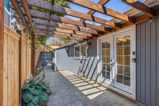 Building Photo - Charming and Cozy Air-Conditioned High Point Rambler (1st Month Free)