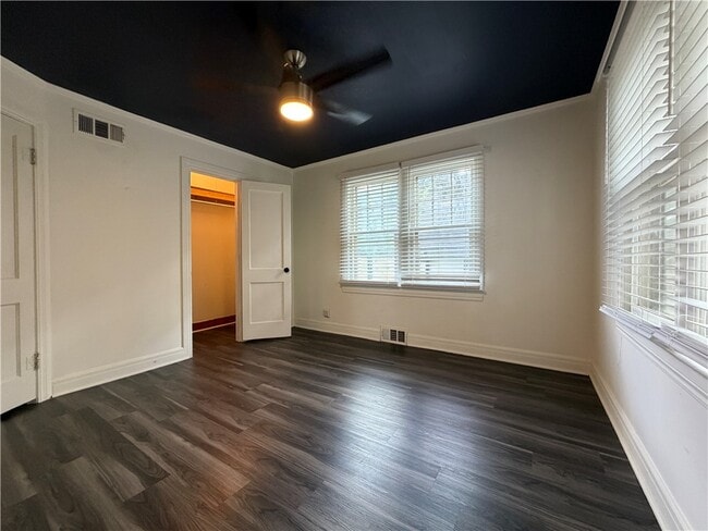 Building Photo - 1095 S Ray Ave