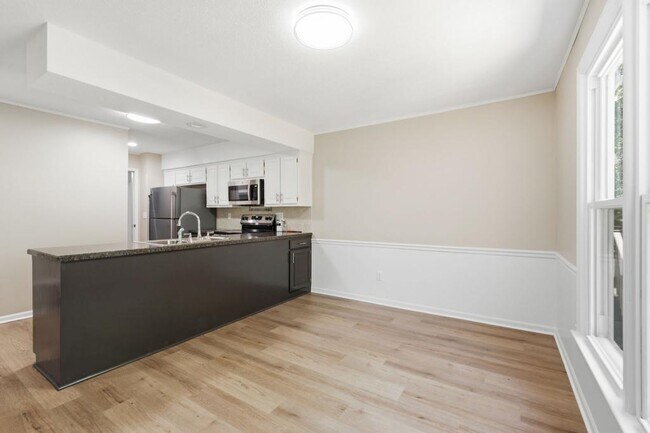 Building Photo - 11804 Oakmont St