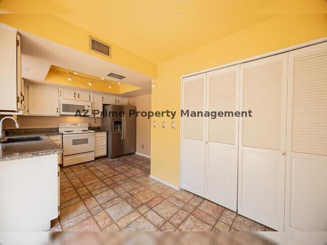 Building Photo - 1650 N Ventura Ln