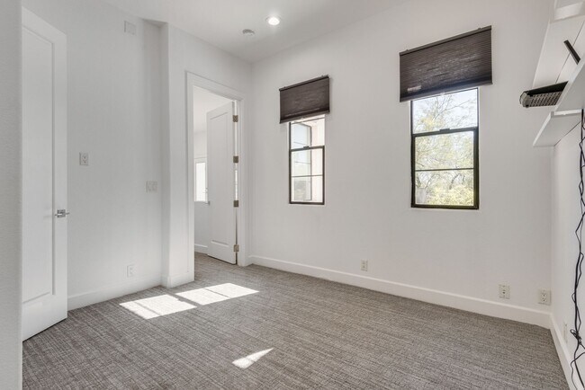 Building Photo - Luxury Summerlin Living in Gated Canyon Crest Community