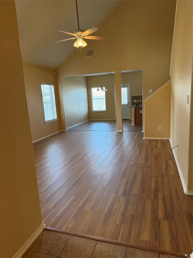 Building Photo - 8835 Old Maple Ln