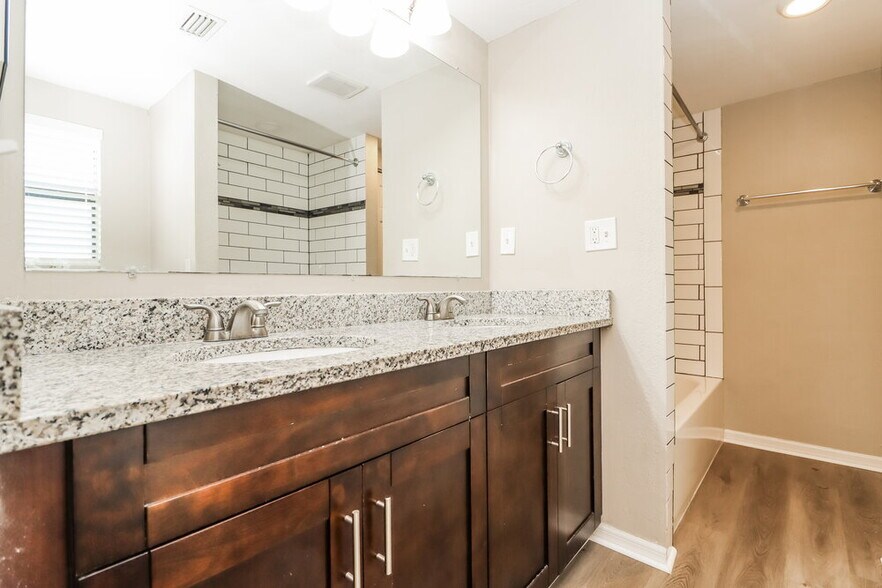 Building Photo - 1508 Albemarle Ct