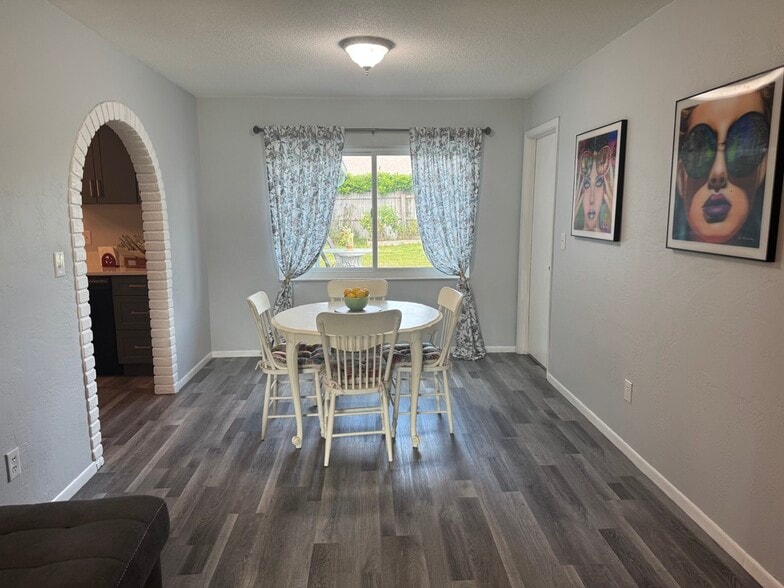 Breakfast Nook - 1063 Wexford Way