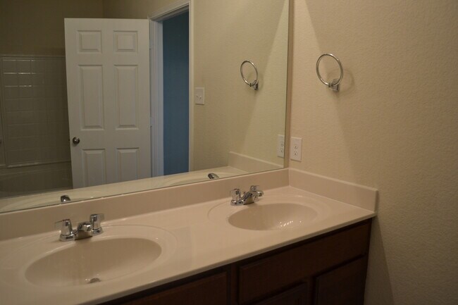 Building Photo - House for Lease in Sherman