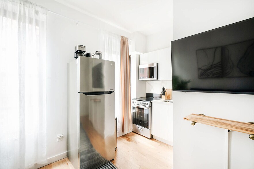 Building Photo - 69a Clinton St