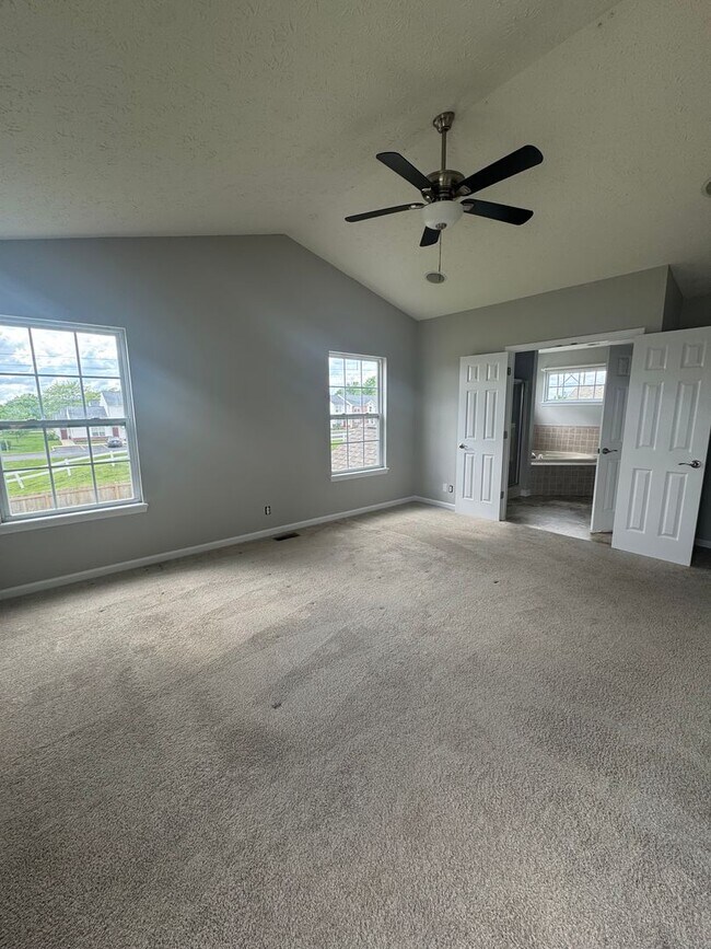Building Photo - Three Bedroom Home with Fenced in Yard!