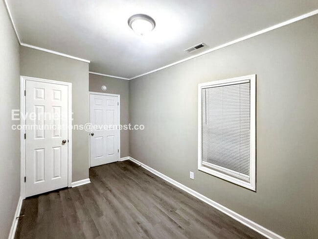 Building Photo - 3335 31st Pl N