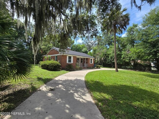 Building Photo - 5851 Clifton Ave