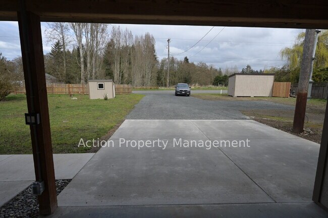 Building Photo - Updated Single-Level Home with Spacious Interior & Covered Parking