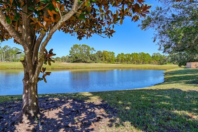 Building Photo - 605 Fairway Dr