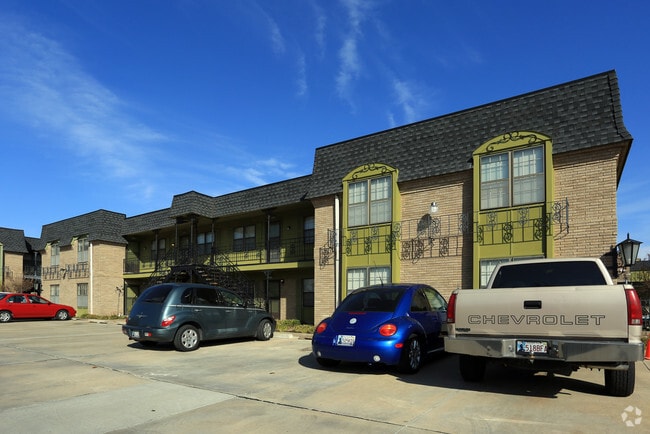 Primary Photo - Versailles Apartments