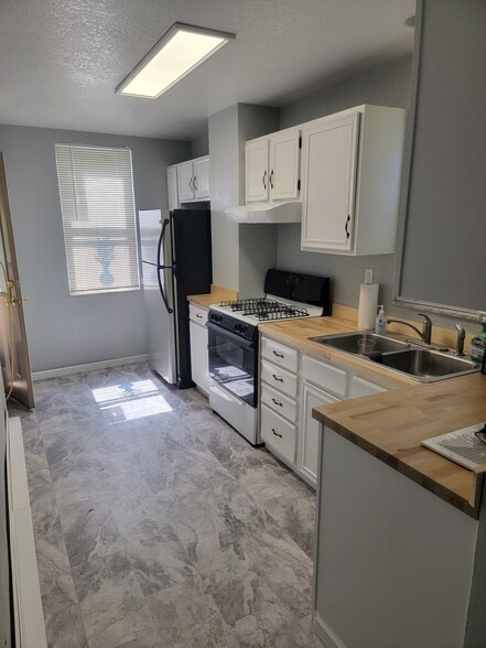 Kitchen - 2258 Almont St