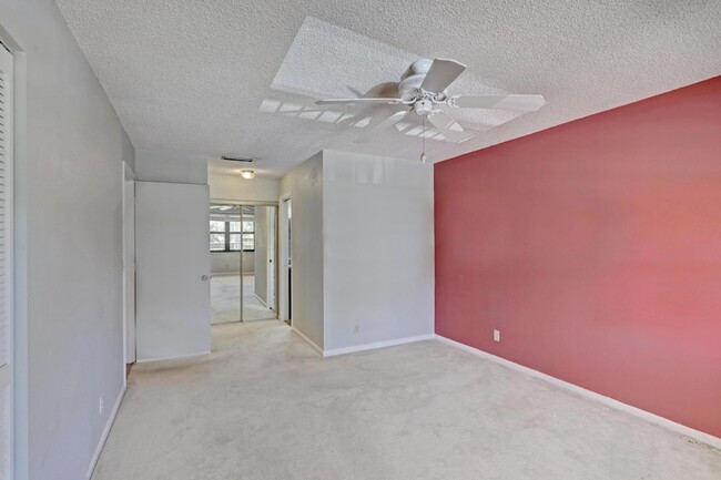 Building Photo - 2910 SW 22nd Cir