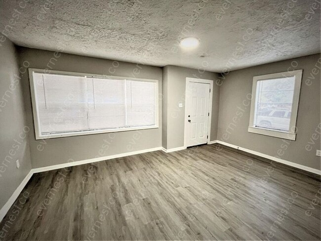 Building Photo - 445 Rockdale Dr