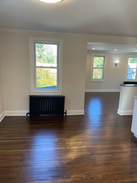 Building Photo - 32 Oakland St