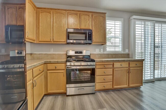 Building Photo - 683 Courtyards Loop