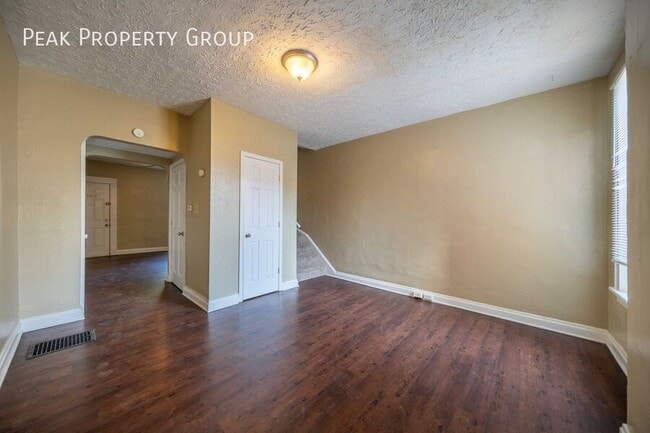 Building Photo - 424 E Mithoff St