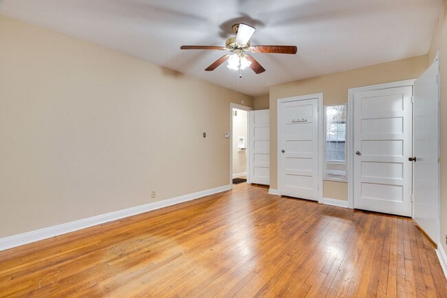 Building Photo - Urban Farmhouse - 2BD/2BA - Work Shop - Hu...