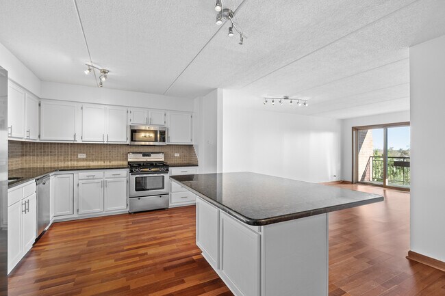 Building Photo - 6400 W Berteau Ave