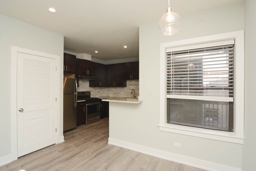 Building Photo - 1152 Maple Ave