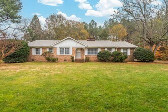Building Photo - Available 5/9! Charming & Convenient Brick Ranch