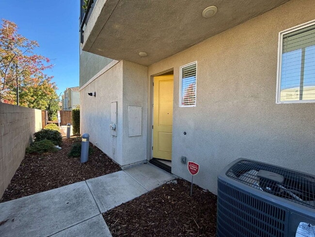 Building Photo - Fresh 3-Bed, 2-Bath Home in Natomas Crossing — Perfect for Commuters