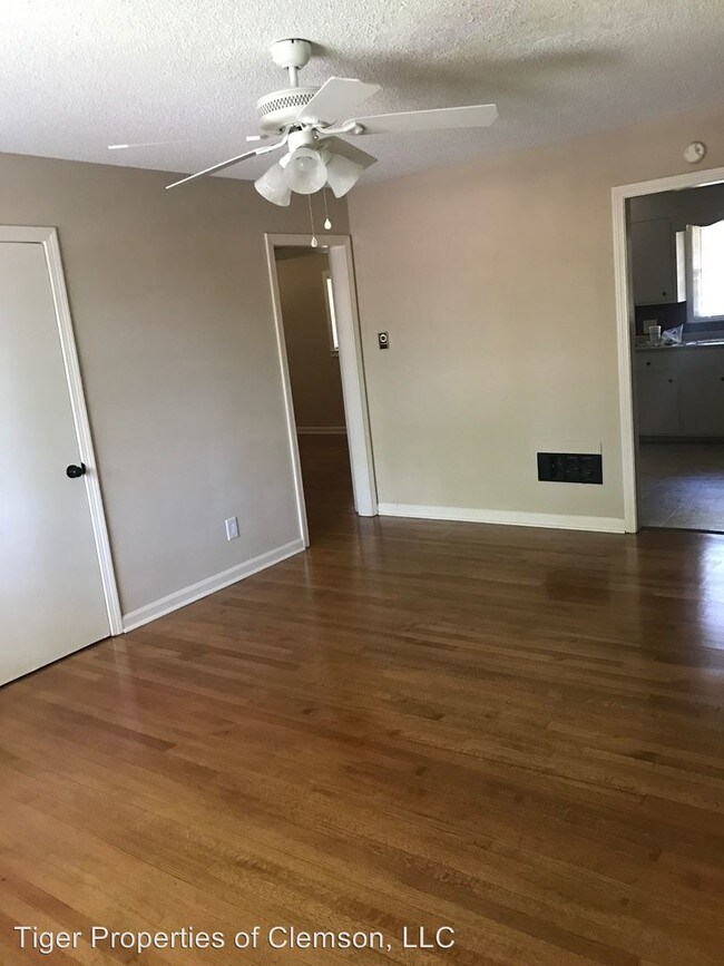 Building Photo - 218 Cochran Rd