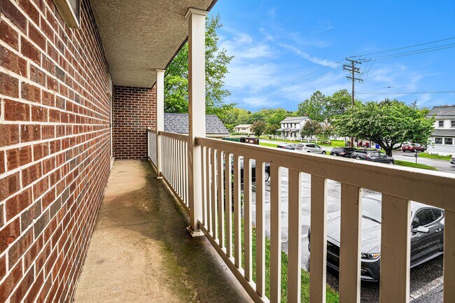 Building Photo - Almont Terrace - 730