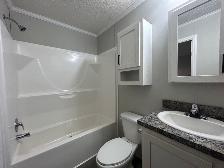 Building Photo - 11424 Oakgrove Dr