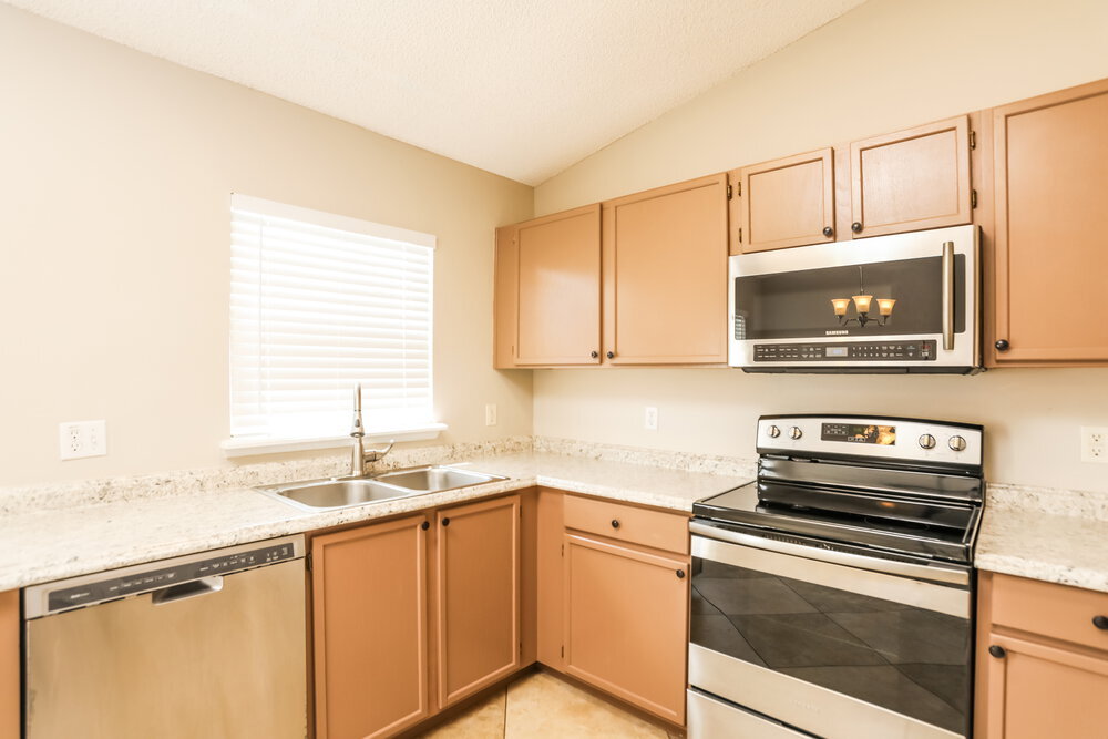 Building Photo - 17510 Silver Creek Ct