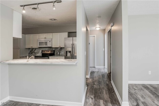 Building Photo - 27 Landings Way