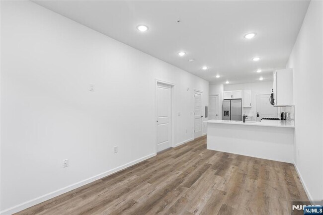 Building Photo - 51 E Main St