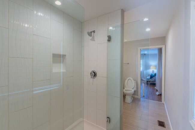 Building Photo - 7 Periwinkle Ln