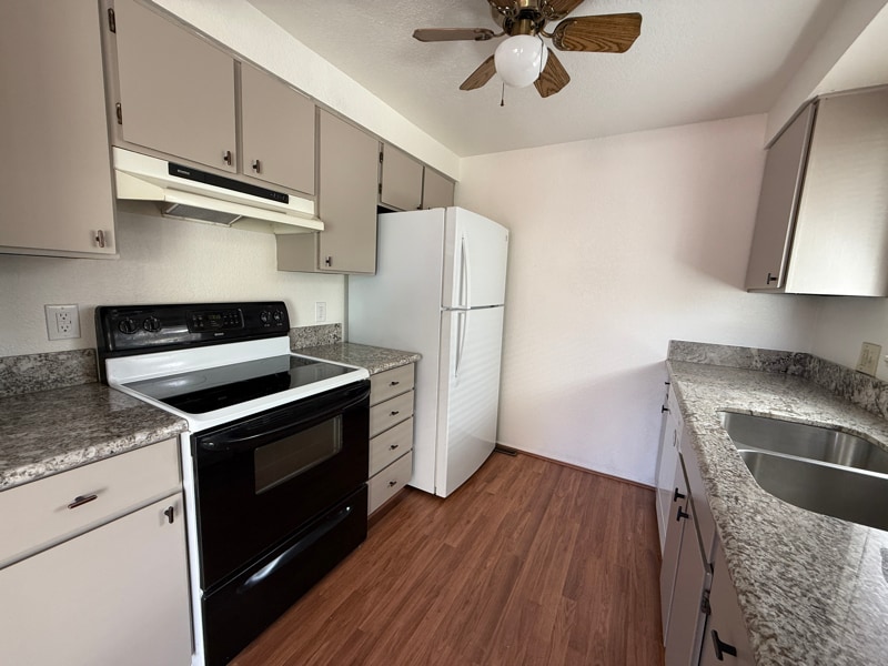 Building Photo - 850 Travis Dr