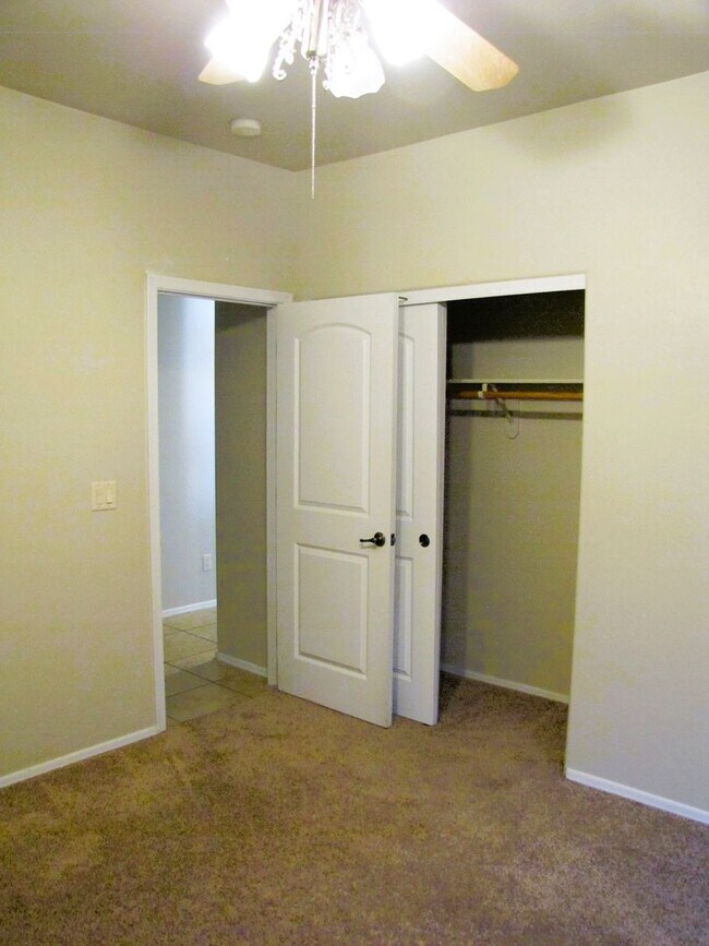 Building Photo - Spacious 3BR/2BA/2.5 CG, 2167 sq.ft. renta...
