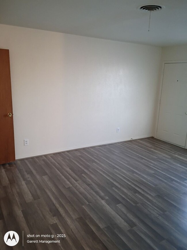 Building Photo - 3/1 Newly updated home