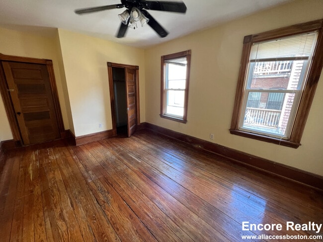 Building Photo - 8-8 Sunset St