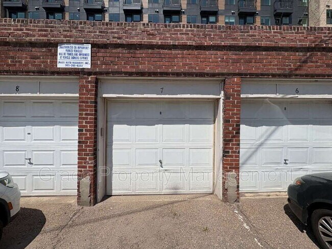Building Photo - 1416 N Downing St