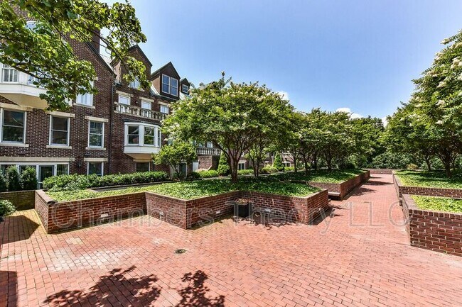 Building Photo - 509 S St Asaph St