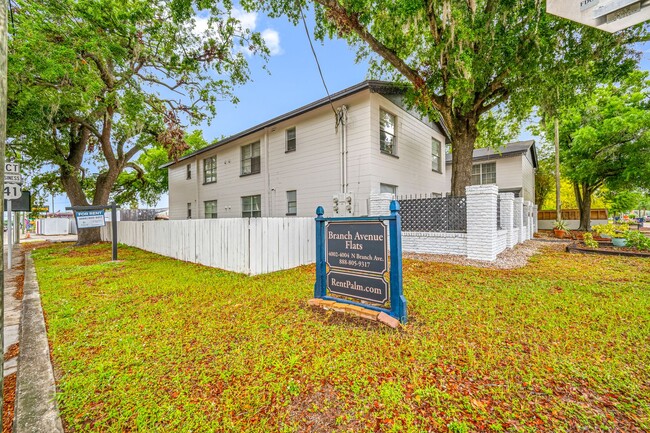 Building Photo - Renovated Seminole Heights Townhome with Laundry Included