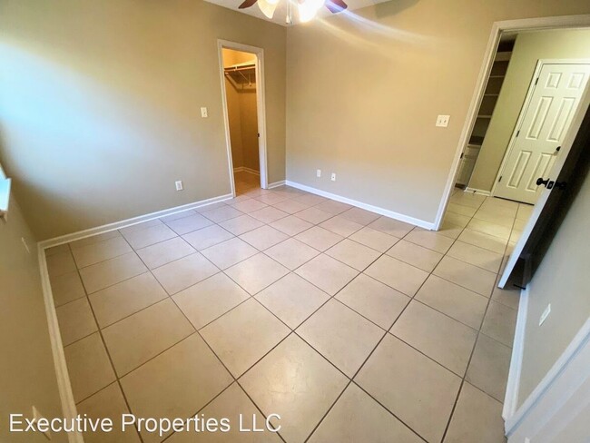 Building Photo - Spacious 2-Bedroom Duplex Near McNeese Sta...