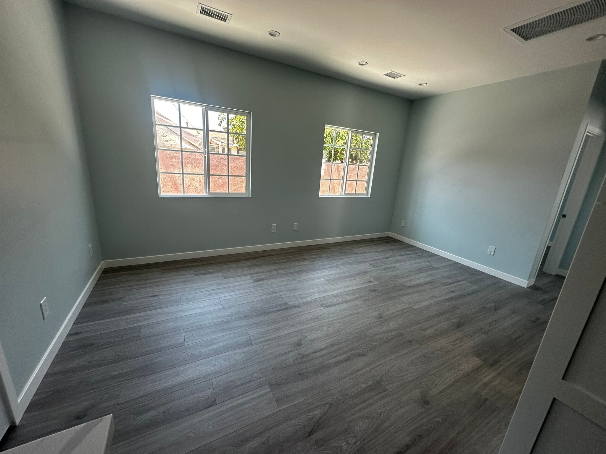 Building Photo - 2134 Park Dr