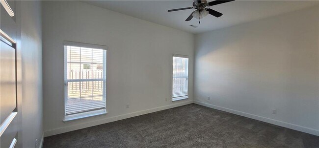 Building Photo - 5908 NW Ettie May St