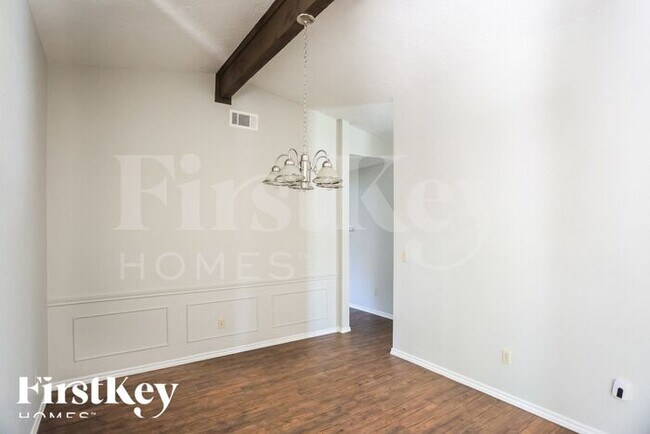 Building Photo - 2110 Richbrook Dr