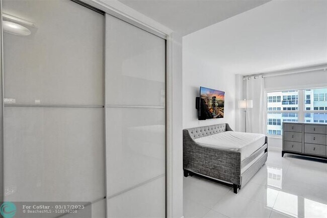 Building Photo - 3750 Galt Ocean Dr