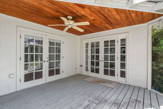 Building Photo - 2107 Brookview Dr