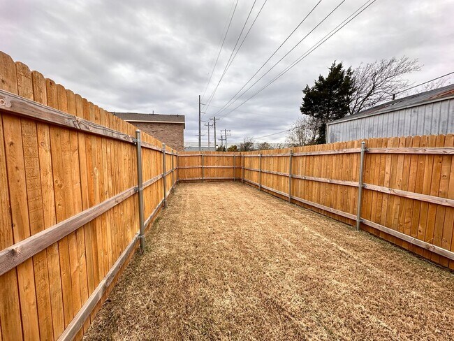 Building Photo - New 3 bedroom 2 1/2 bath home - Move in Deposit-Free! (If Qualified)