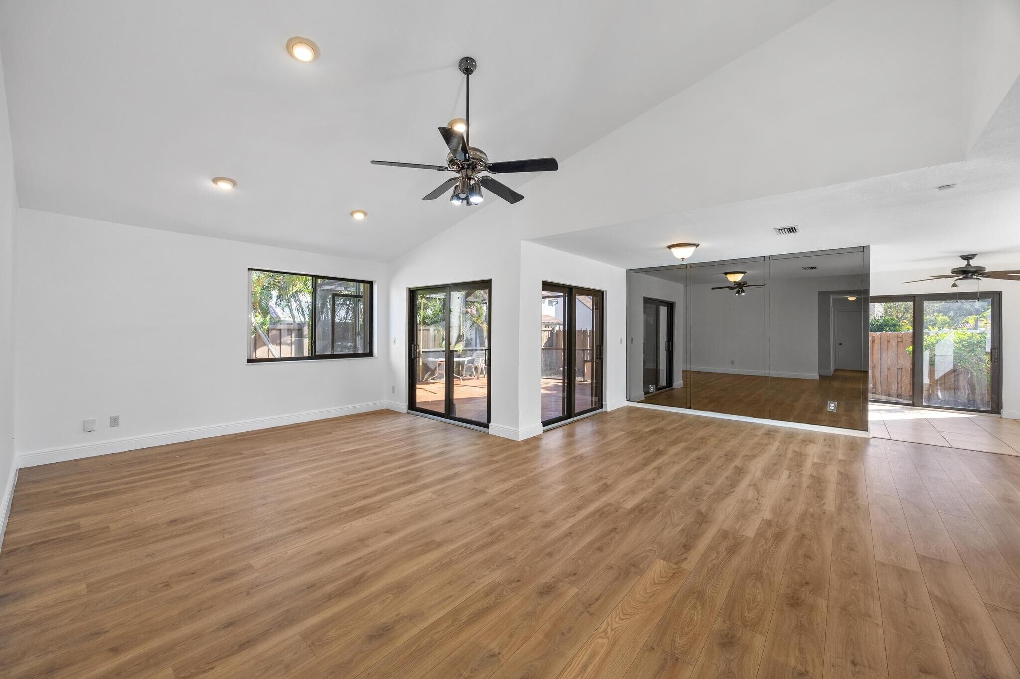 Building Photo - 2925 Azalea Dr